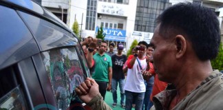Nekat, Pecahkan Kaca Mobil Depan Markas Den Inteldam