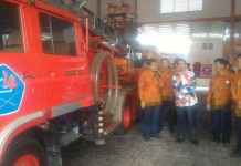 Konsulat Malaysia Sumbang Pakaian Anti Api