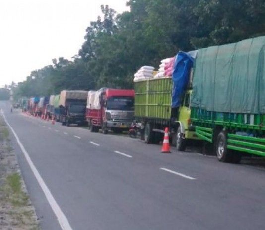 Overload, 58 Truk Harus Turunkan Barang