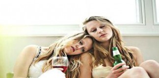 8 Lesbian Pesta Lem di Ruang Karaoke