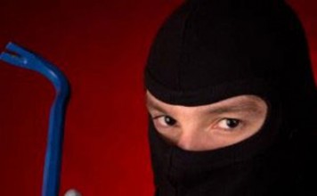 Kaca Mobil Dipecah, Uang Rp75 Juta Raib