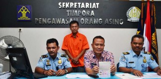 Timpora Tahan Warga Singapura
