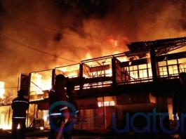 20 Ruko dan Pasar Tradisional Terbakar