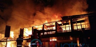 20 Ruko dan Pasar Tradisional Terbakar