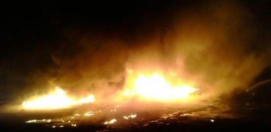 Tumpukan Pipa Proyek Air Bersih Terbakar