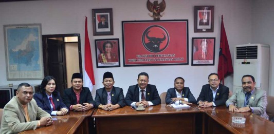 PDI Perjuangan Sesalkan Pembahasan Raperda Masyarakat Adat Tertunda