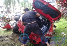 Dipepet, Banting Setir Nyungsep di Selokan