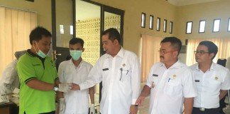 Wabup Aloysius Kawal Tes Urin PNS di Sekadau