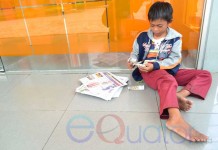 Ketika Bocah SD Berprestasi Jualan Koran