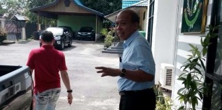 Diperiksa 3 Jam, Milton Lambaikan Tangan