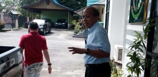 Diperiksa 3 Jam, Milton Lambaikan Tangan