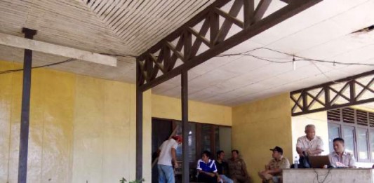 Empat Honorer Segel Kantor Camat