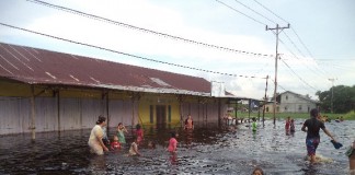 Tanggul Jebol, 24 Rumah Terendam
