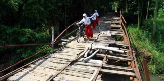Ironi 57 Tahun Peringatan Hari Pendidikan Nasional