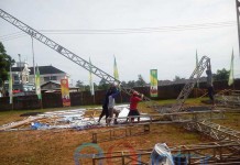 Diterjang Angin Kencang, Tiang Screen Tumbang