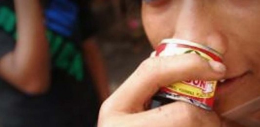 Mabuk Lem 4 Bocah Ditangkap