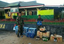Satgas Yonif 144/JY Sita Puluhan Dus Minuman Beralkohol