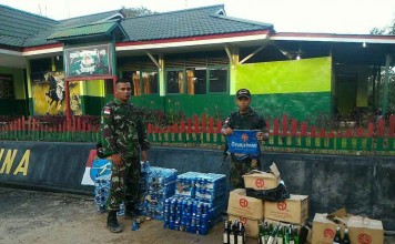 Satgas Yonif 144/JY Sita Puluhan Dus Minuman Beralkohol