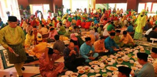 Saprahan Tradisi Melayu Penuh Filosofi, Bukan Sekedar Ngelantai Makan Bersama