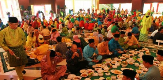 Saprahan Tradisi Melayu Penuh Filosofi, Bukan Sekedar Ngelantai Makan Bersama