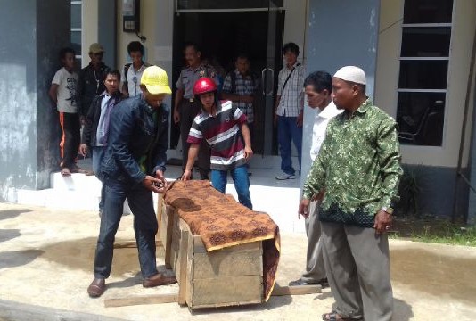 BPMPD Kubu Raya Dibawakan Peti Mati