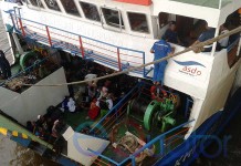 Dari Surabaya ke Pontianak, Bukit Raya Kandas, KM Lawit Lewat