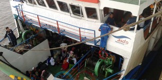 Dari Surabaya ke Pontianak, Bukit Raya Kandas, KM Lawit Lewat