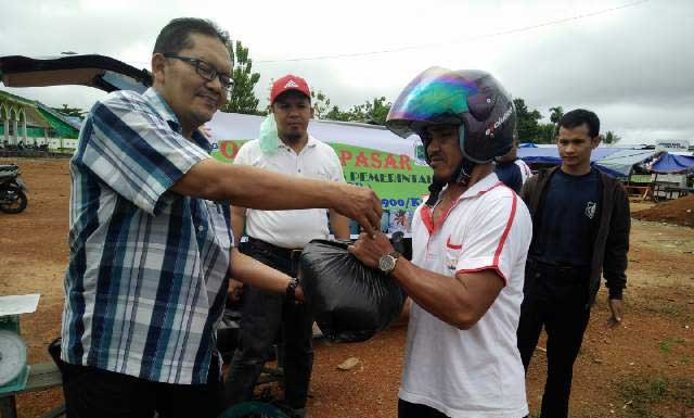Bulog Putussibau Gelar Operasi Pasar, 1 Ton Beras Dijual Murah