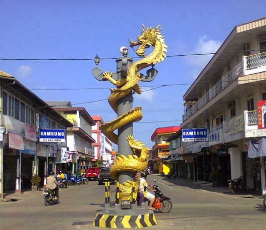Pertunjukan Rakyat Media Tradisional, Singkawang Juara Pertama