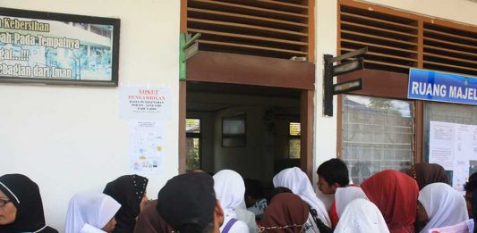 Web SMAN 3 Diretas, Hari Pertama PSB Online Jaringan Lelet