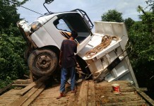 20 Tahun Nelangsa, Jembatan di Setapang Akhirnya Ambruk