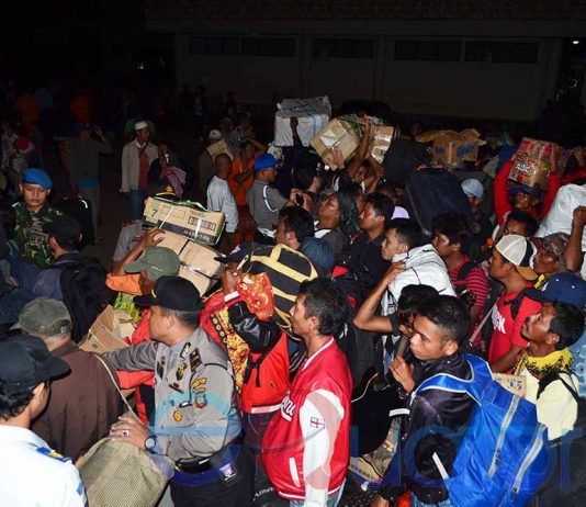 Rela Berdesakan, Asalkan Bisa Lebaran ke Kampung