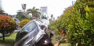 Mini Bus Nyungsep ke Parit