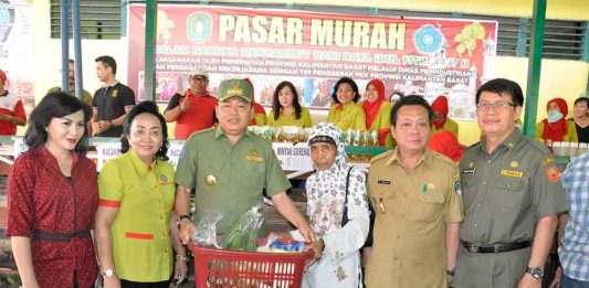 Pasar Murah PKK Kalbar Diserbu Warga Landak
