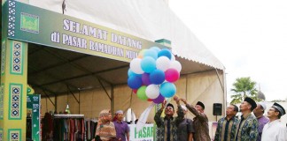 Pasar Ramadan di Masjid Raya Mujahidin, Warga Antusias, Stan Terisi Penuh