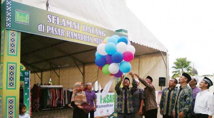 Pasar Ramadan di Masjid Raya Mujahidin, Warga Antusias, Stan Terisi Penuh