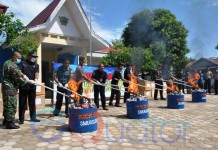 KPPBC TMP C Sintete Musnahkan Rokok dan Miras