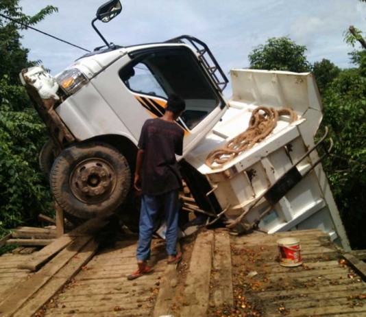 Kecewa, Suami Tak Bisa Belikan Rumah