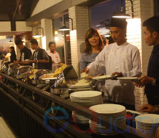 Transera Hotel Fasilitasi Tamu Berbuka dan Sahur Sepuasnya