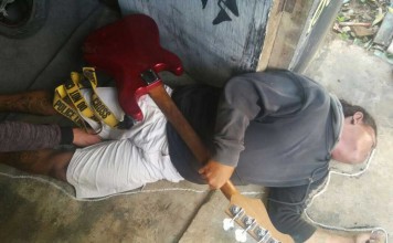Pegang Gitar, Tewas Tersengat Listrik