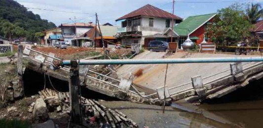 Jelang Ramadan, Jembatan Utama Pemangkat Ambruk