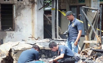 Tim Puslabfor Mabes Polri Ambil Sampel Kebakaran