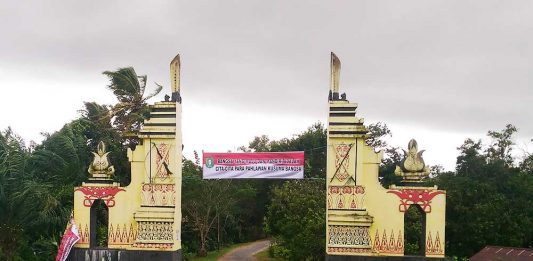 Warga Diminta Pasang Bendera Setengah Tiang