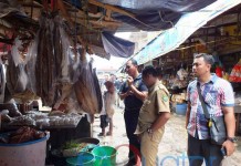 Polisi dan Dinkes Serbu Pedagang, Pabrik Makanan