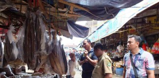 Polisi dan Dinkes Serbu Pedagang, Pabrik Makanan