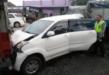 Rem Rusak Tronton Gencet Xenia