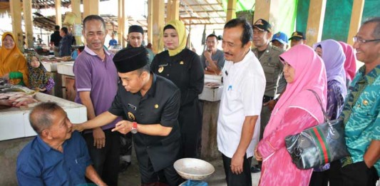 Bupati-Wabup Sambas Sidak Pasar, Kenaikan Harga Jangan Keterlaluan