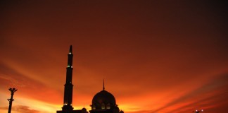 MUI Singkawang Minta Radio Lokal Seragamkan Waktu Azan Maghrib