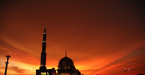 MUI Singkawang Minta Radio Lokal Seragamkan Waktu Azan Maghrib