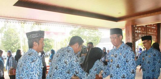 Hari Pertama Kerja, Aparatur Negara Tambah Libur, Turun Pangkat dan Gaji